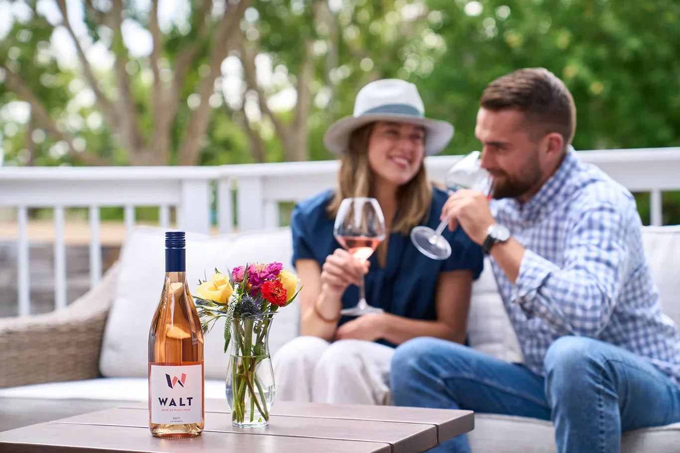 What is the Best Wine to Sip & Serve this Summer?